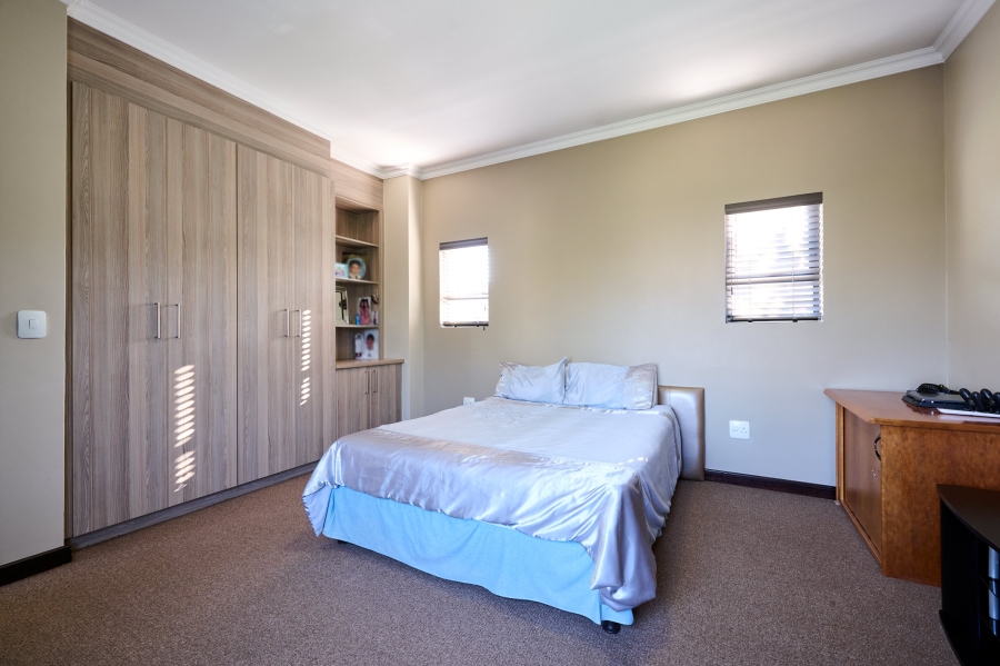 4 Bedroom Property for Sale in Waterfall Country Village Gauteng