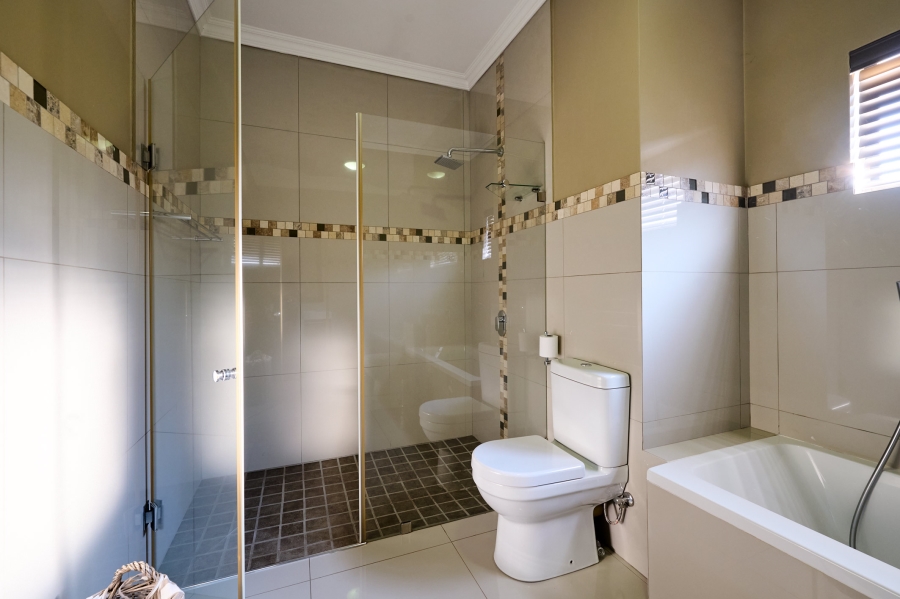 4 Bedroom Property for Sale in Waterfall Country Village Gauteng