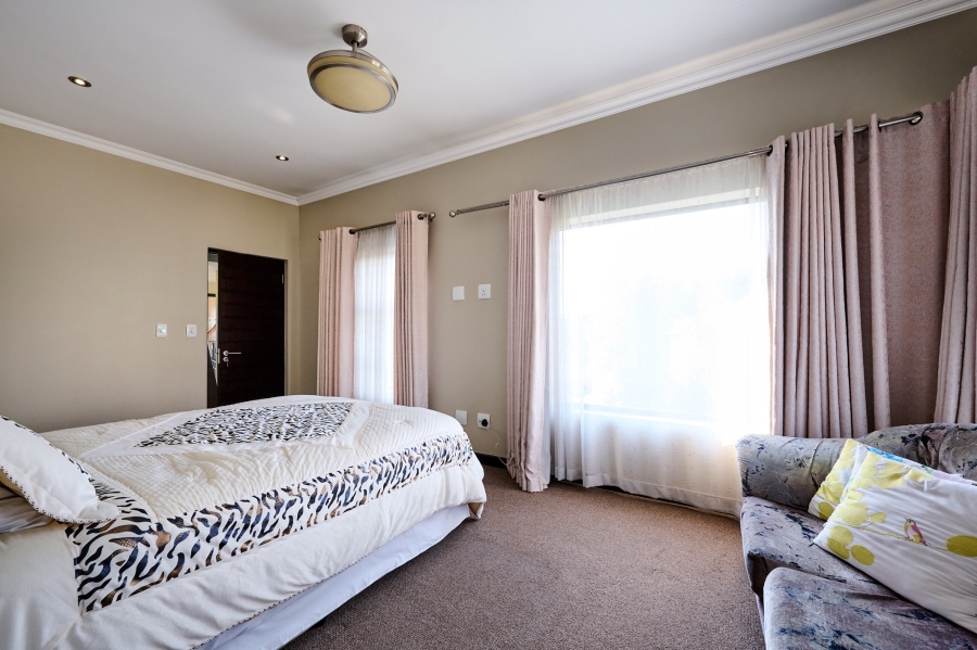 4 Bedroom Property for Sale in Waterfall Country Village Gauteng