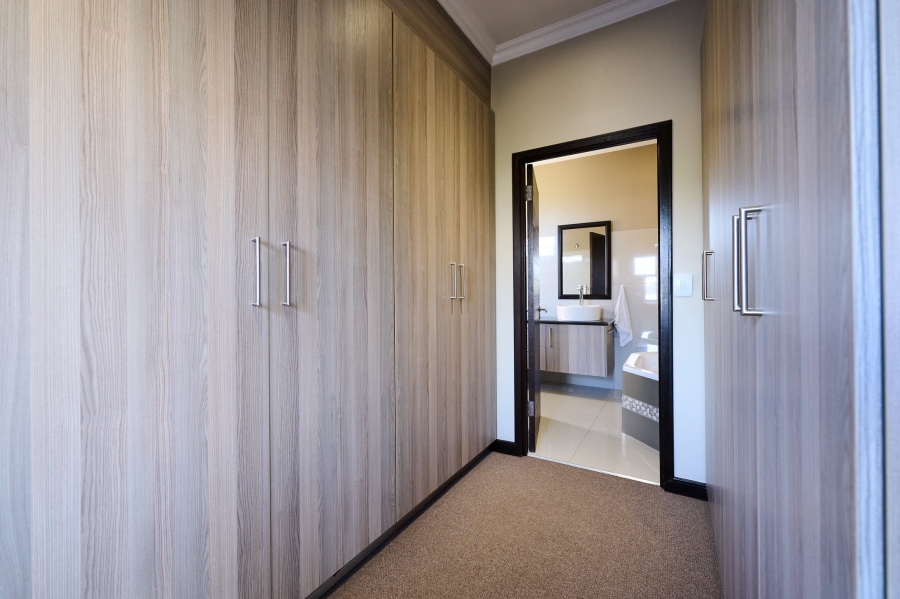 4 Bedroom Property for Sale in Waterfall Country Village Gauteng