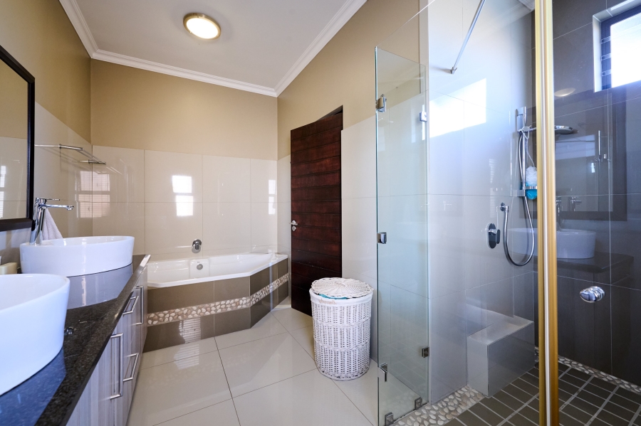 4 Bedroom Property for Sale in Waterfall Country Village Gauteng