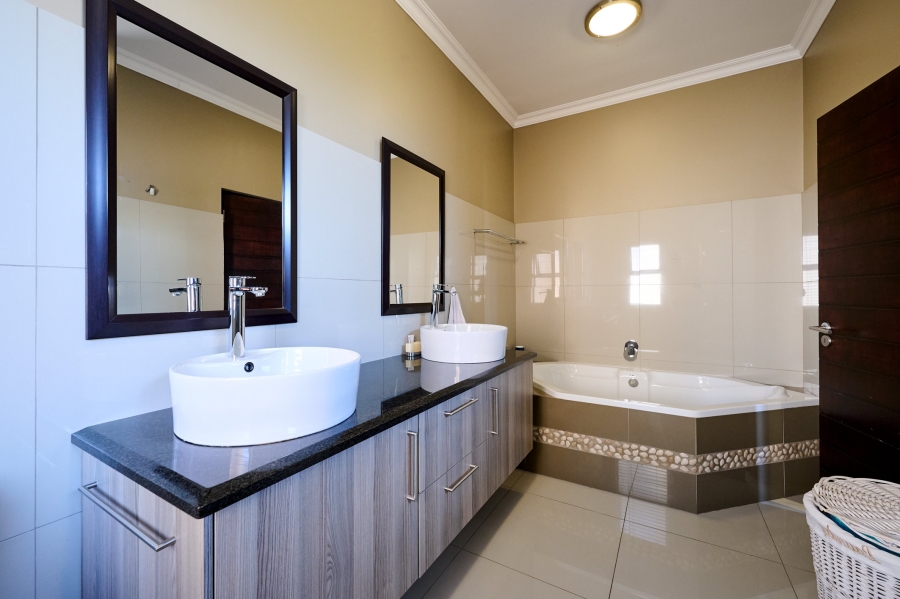 4 Bedroom Property for Sale in Waterfall Country Village Gauteng
