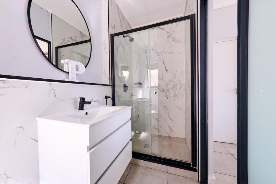 1 Bedroom Property for Sale in Waterfall Gauteng