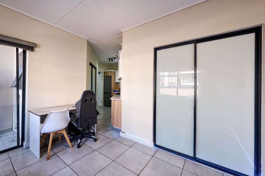 1 Bedroom Property for Sale in Waterfall Gauteng