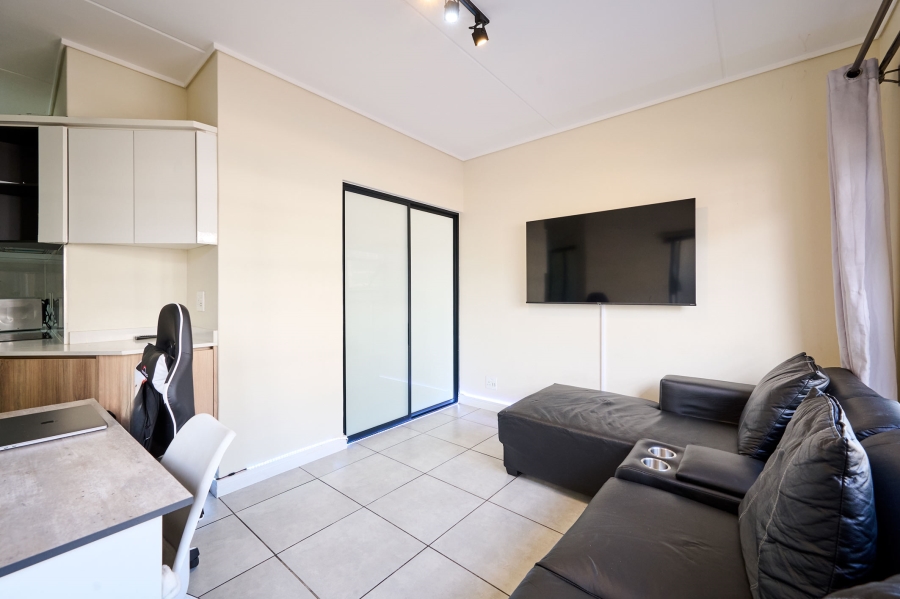 1 Bedroom Property for Sale in Waterfall Gauteng