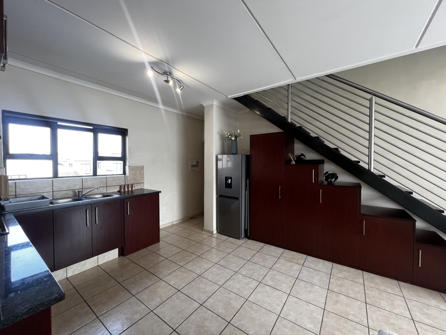 To Let 3 Bedroom Property for Rent in Barbeque Downs Gauteng