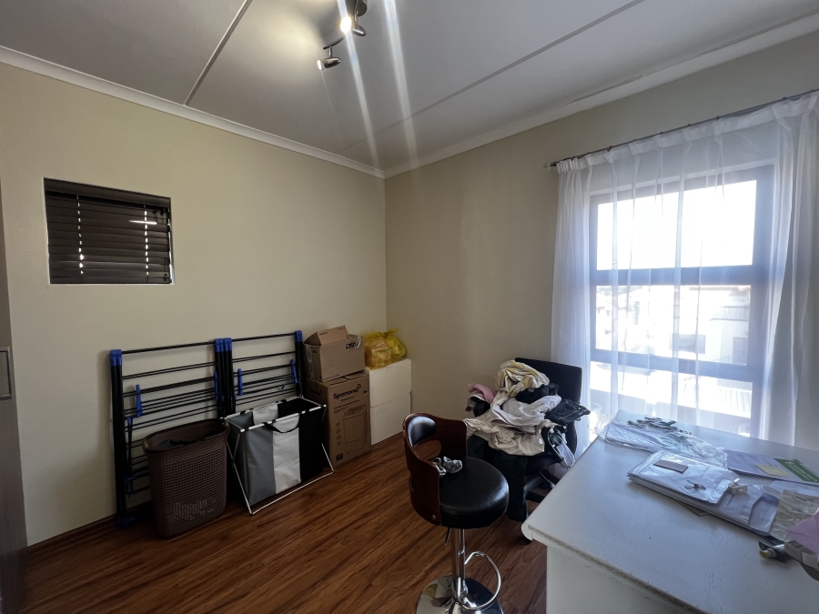 To Let 3 Bedroom Property for Rent in Barbeque Downs Gauteng