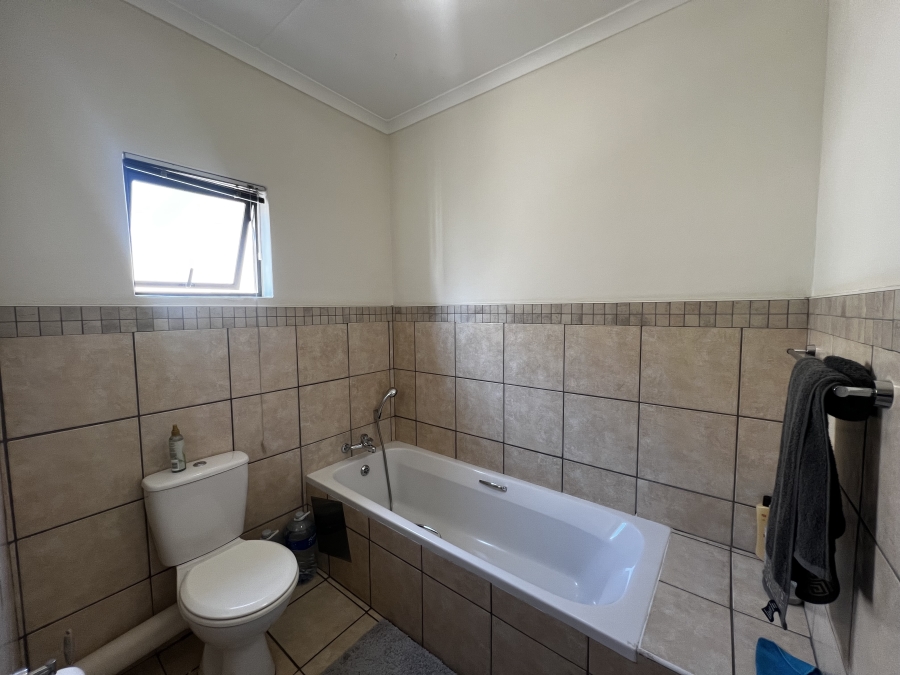 To Let 3 Bedroom Property for Rent in Barbeque Downs Gauteng