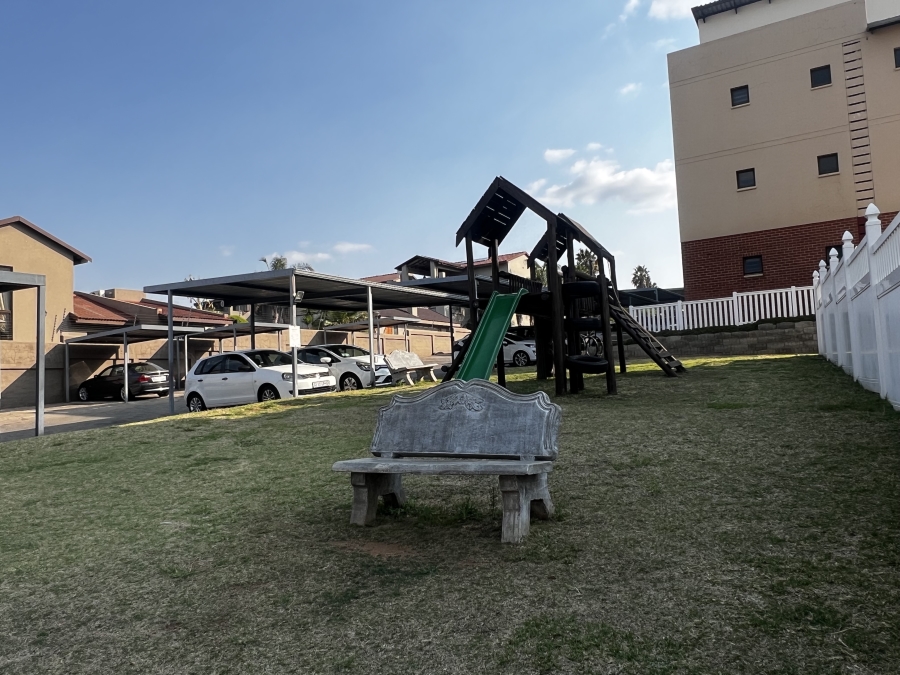 To Let 3 Bedroom Property for Rent in Barbeque Downs Gauteng
