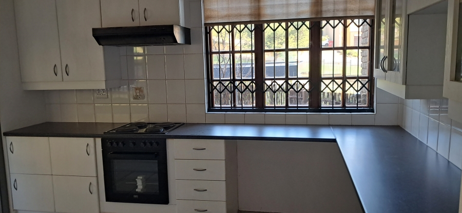 To Let 3 Bedroom Property for Rent in Roodekrans Gauteng