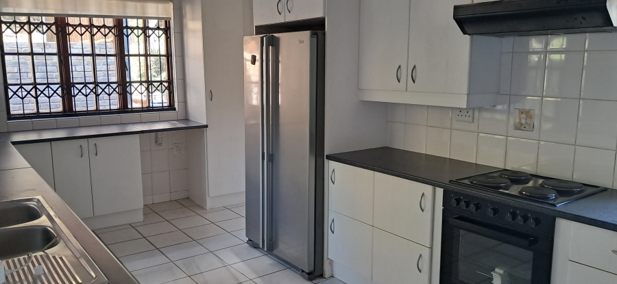 To Let 3 Bedroom Property for Rent in Roodekrans Gauteng