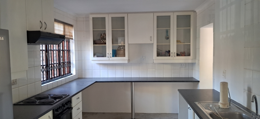 To Let 3 Bedroom Property for Rent in Roodekrans Gauteng