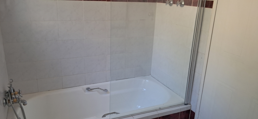 To Let 3 Bedroom Property for Rent in Roodekrans Gauteng