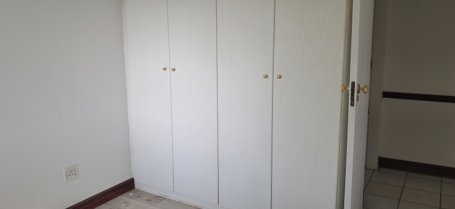To Let 3 Bedroom Property for Rent in Roodekrans Gauteng