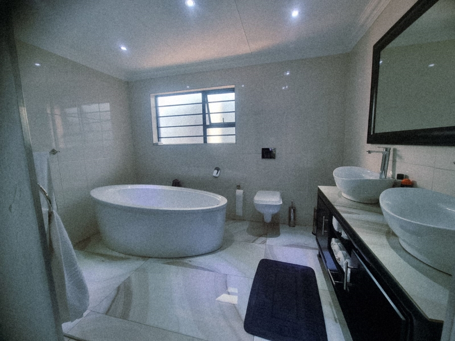7 Bedroom Property for Sale in Noordekrans Gauteng