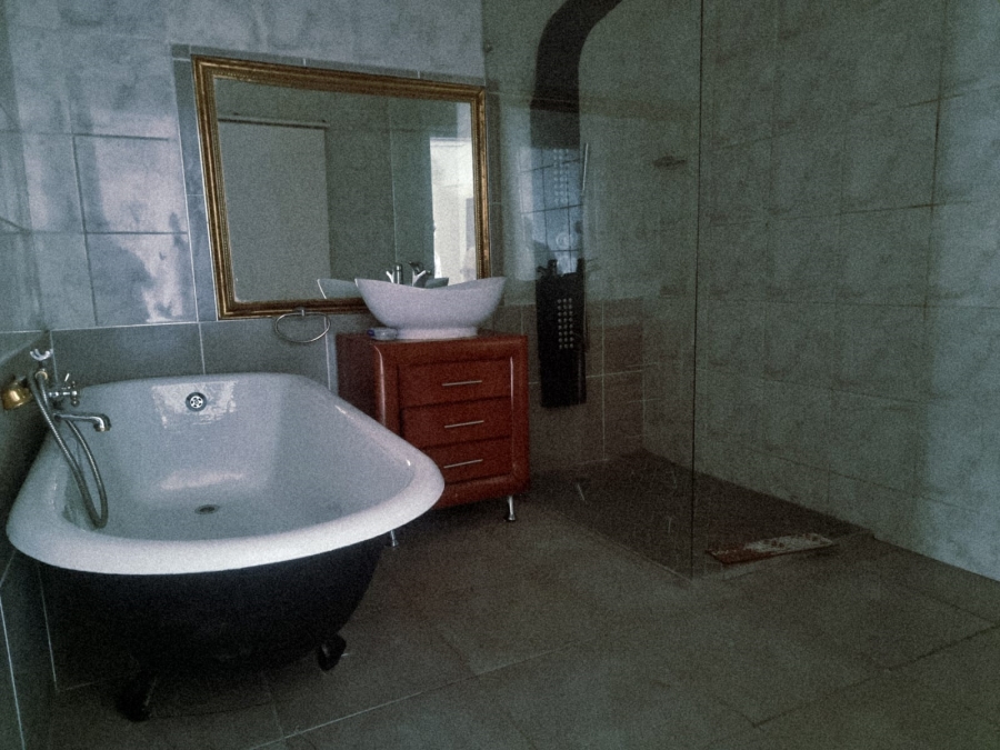 7 Bedroom Property for Sale in Noordekrans Gauteng