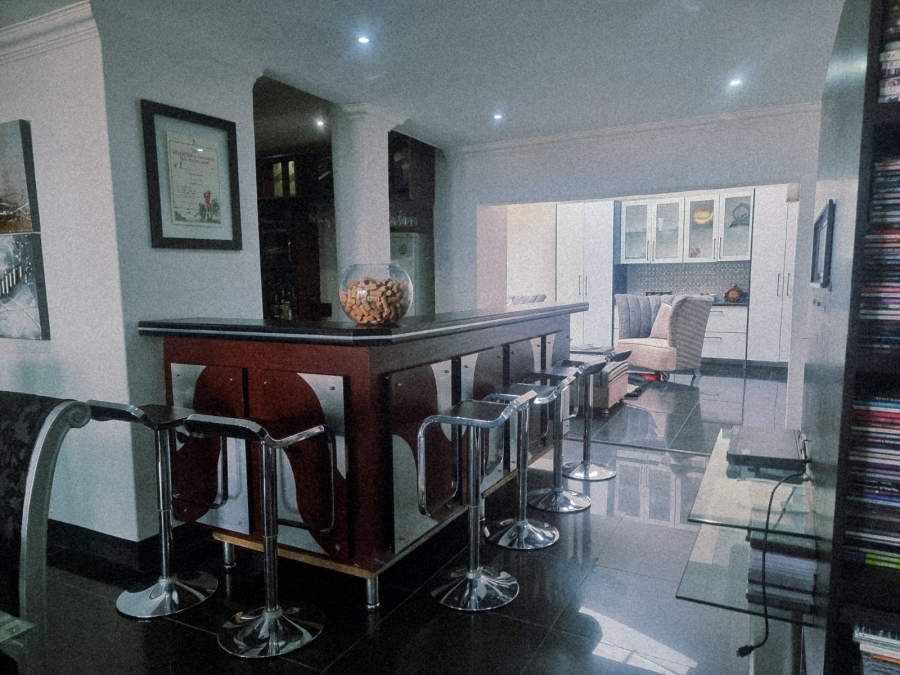 7 Bedroom Property for Sale in Noordekrans Gauteng