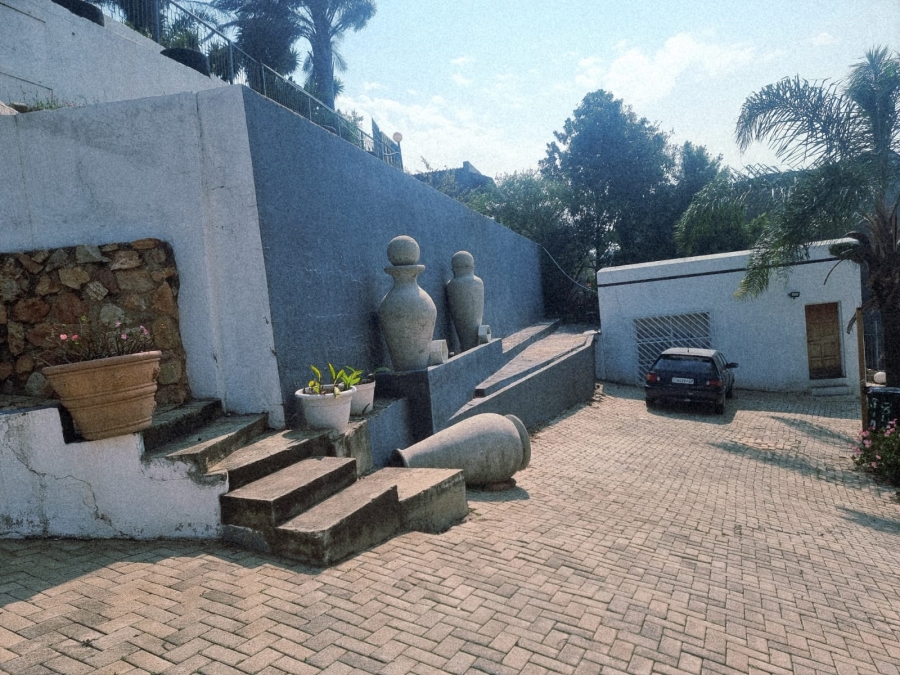 7 Bedroom Property for Sale in Noordekrans Gauteng