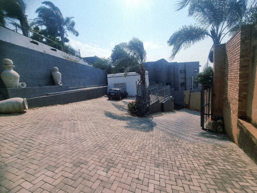 7 Bedroom Property for Sale in Noordekrans Gauteng