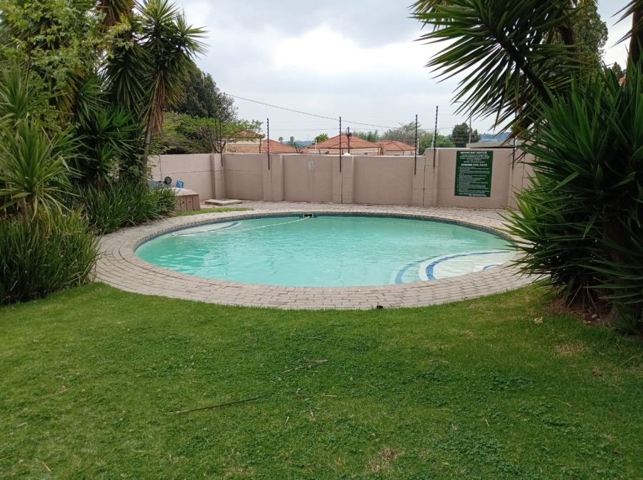 To Let 3 Bedroom Property for Rent in Radiokop Gauteng