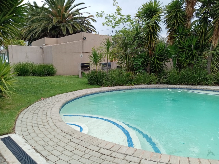 To Let 3 Bedroom Property for Rent in Radiokop Gauteng