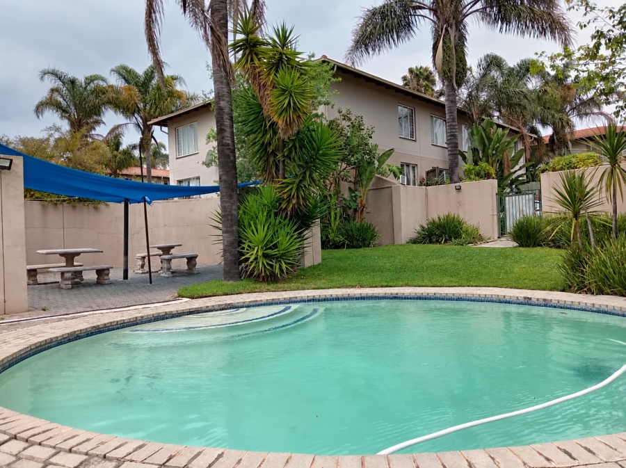 To Let 3 Bedroom Property for Rent in Radiokop Gauteng