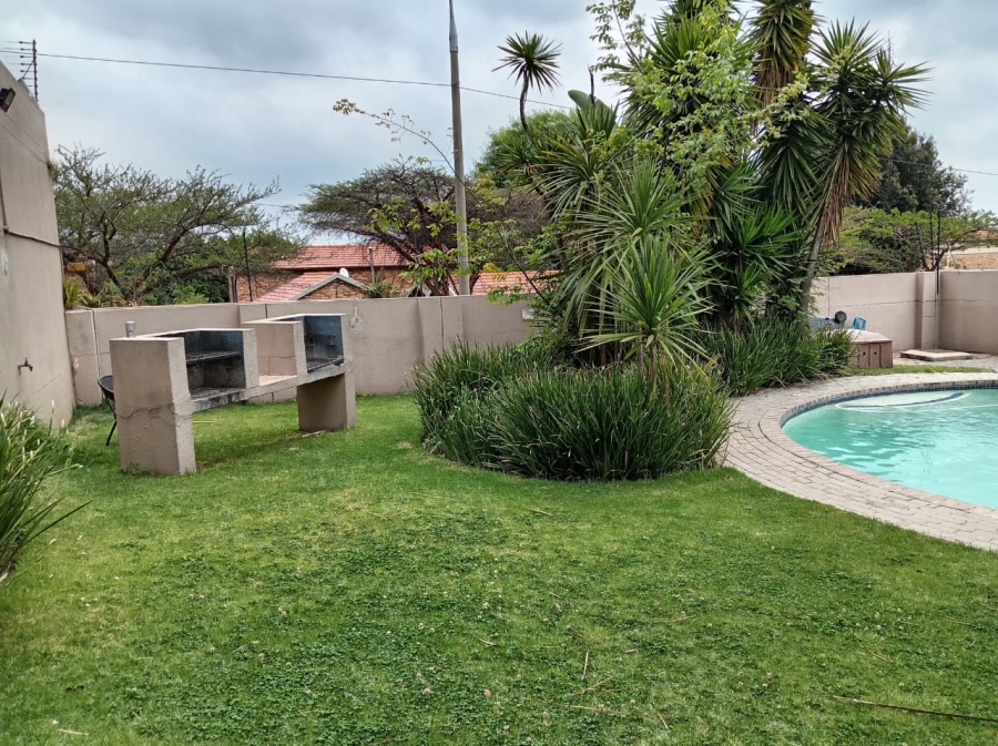To Let 3 Bedroom Property for Rent in Radiokop Gauteng