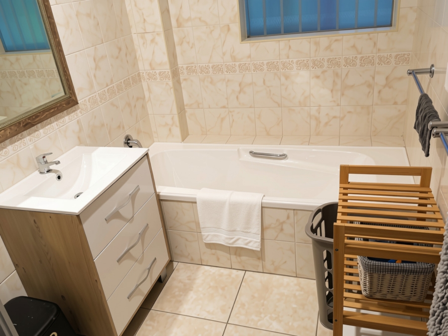 To Let 2 Bedroom Property for Rent in Melrose North Gauteng