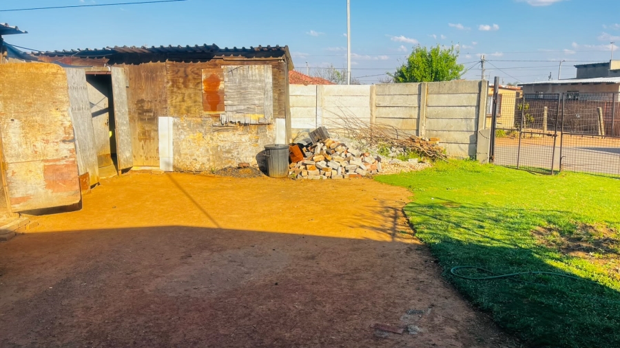 1 Bedroom Property for Sale in Etwatwa Gauteng