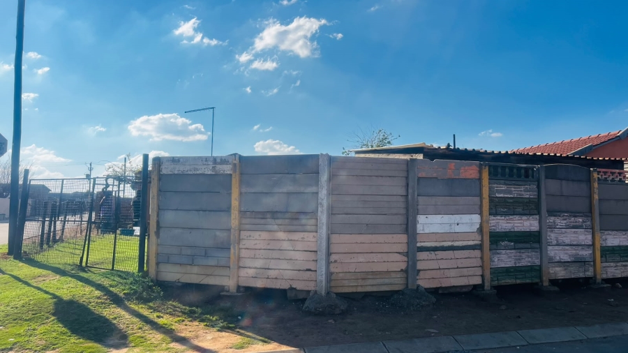 1 Bedroom Property for Sale in Etwatwa Gauteng