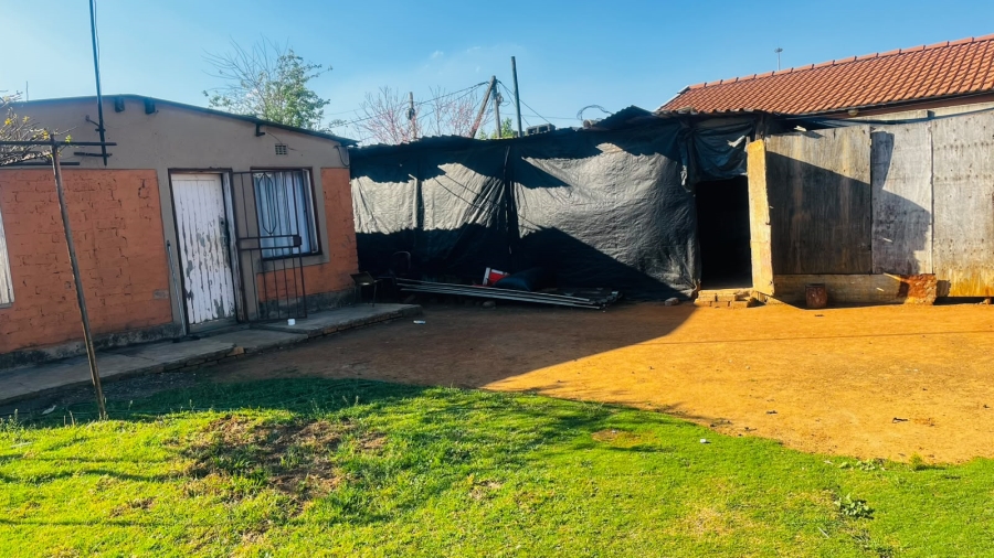 1 Bedroom Property for Sale in Etwatwa Gauteng