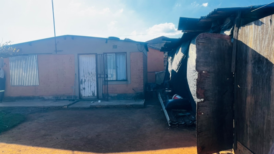 1 Bedroom Property for Sale in Etwatwa Gauteng