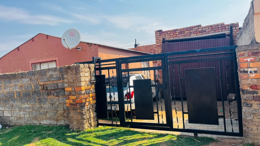 2 Bedroom Property for Sale in Etwatwa Gauteng