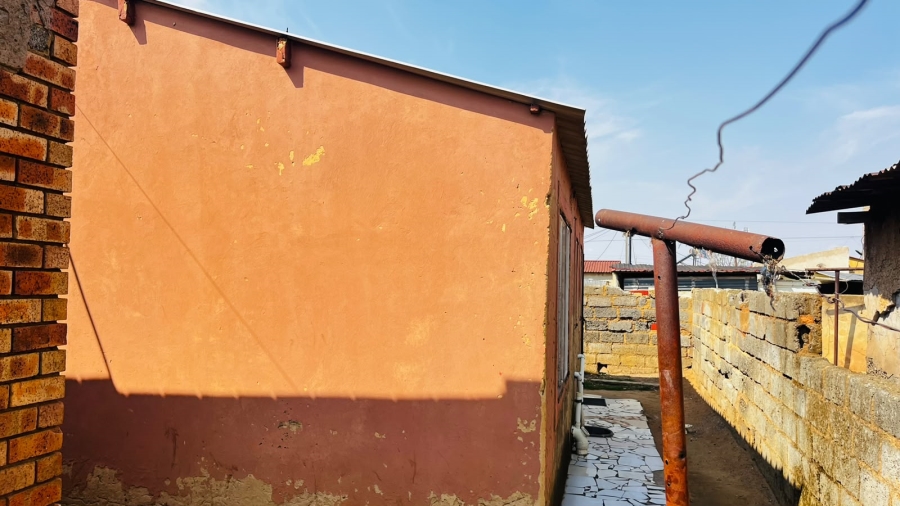 2 Bedroom Property for Sale in Etwatwa Gauteng