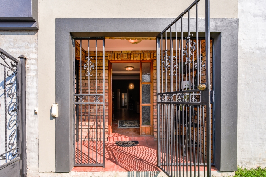 4 Bedroom Property for Sale in Faerie Glen Gauteng