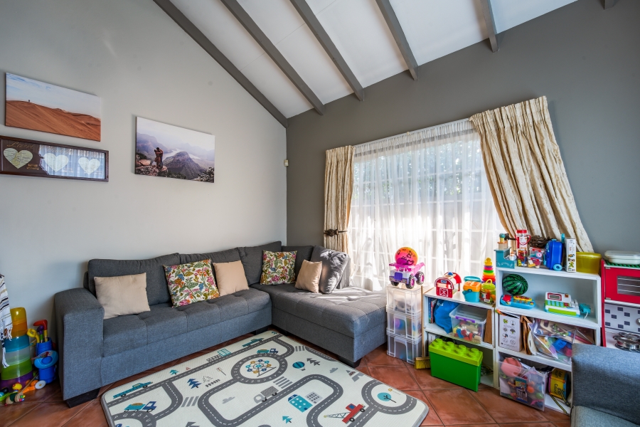 4 Bedroom Property for Sale in Faerie Glen Gauteng