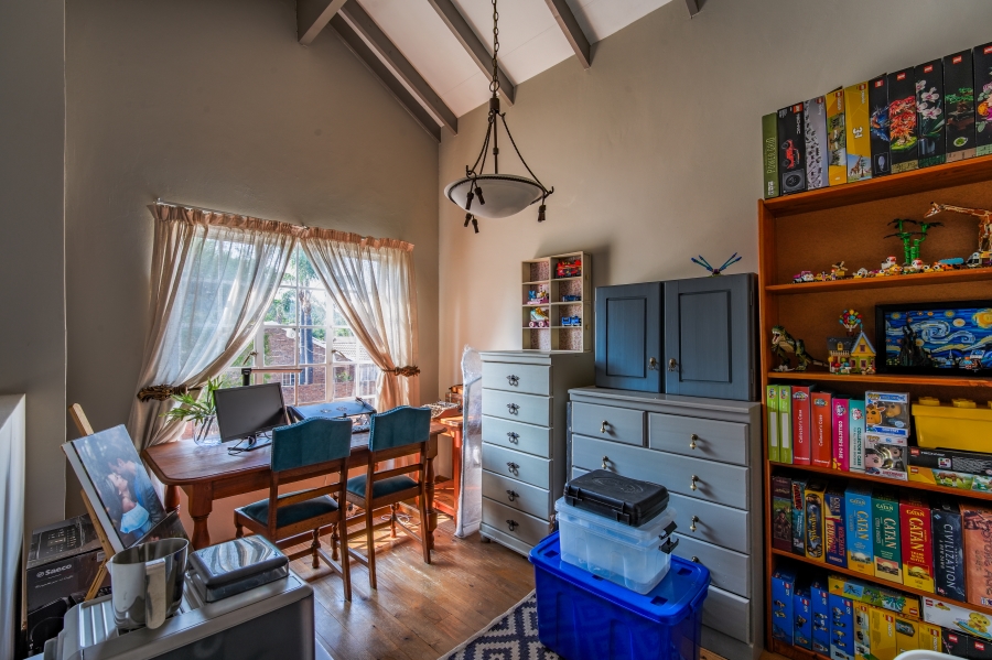 4 Bedroom Property for Sale in Faerie Glen Gauteng