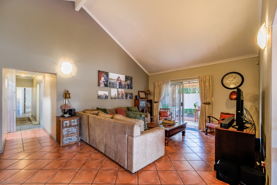 4 Bedroom Property for Sale in Faerie Glen Gauteng