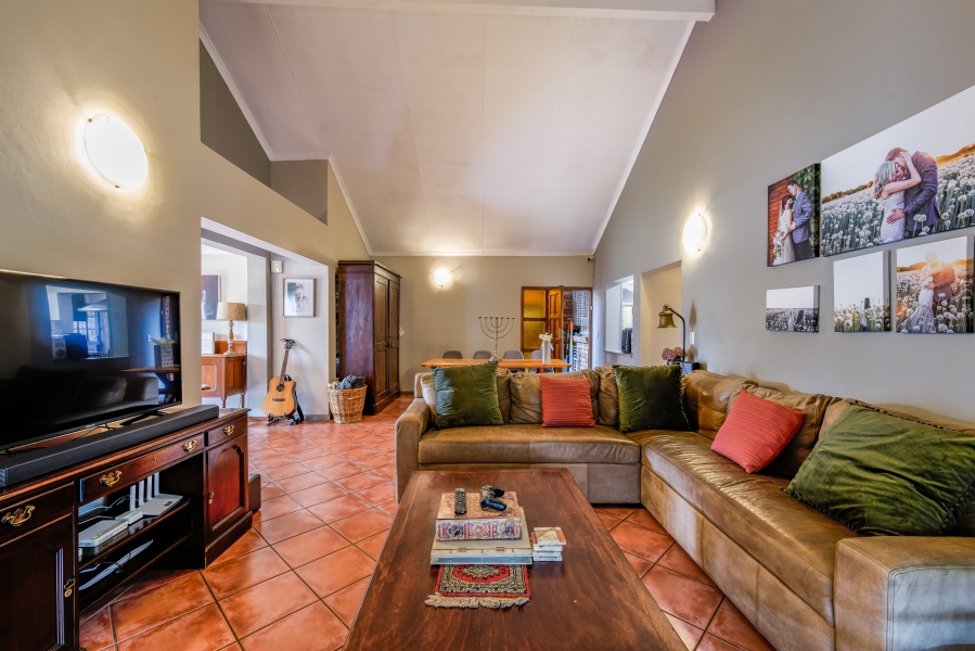 4 Bedroom Property for Sale in Faerie Glen Gauteng