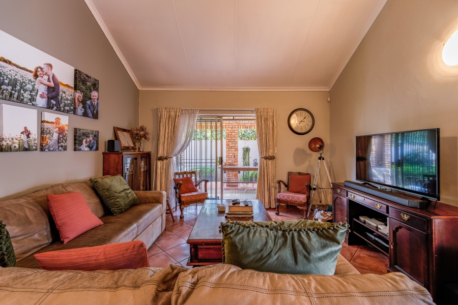 4 Bedroom Property for Sale in Faerie Glen Gauteng