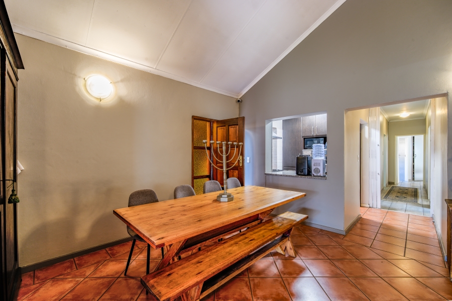 4 Bedroom Property for Sale in Faerie Glen Gauteng