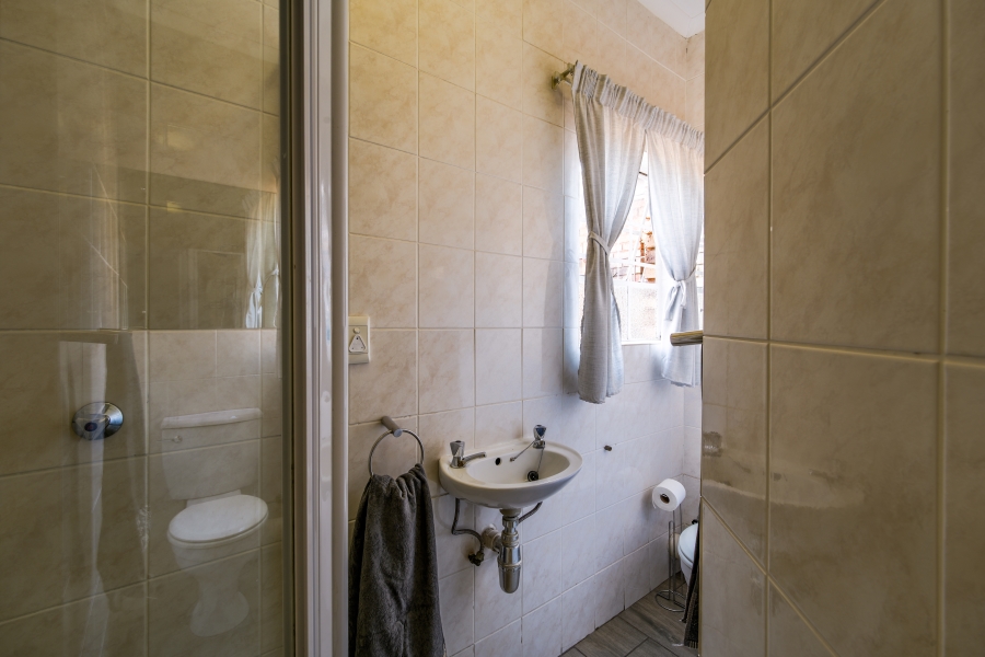 4 Bedroom Property for Sale in Faerie Glen Gauteng
