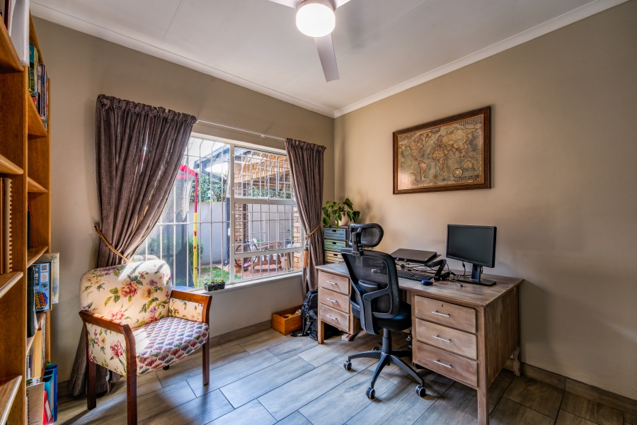4 Bedroom Property for Sale in Faerie Glen Gauteng