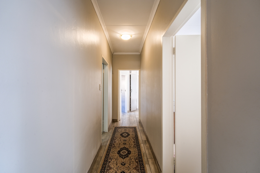 4 Bedroom Property for Sale in Faerie Glen Gauteng