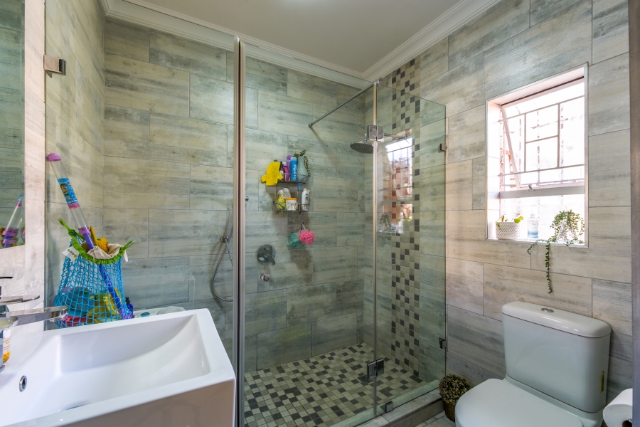 4 Bedroom Property for Sale in Faerie Glen Gauteng
