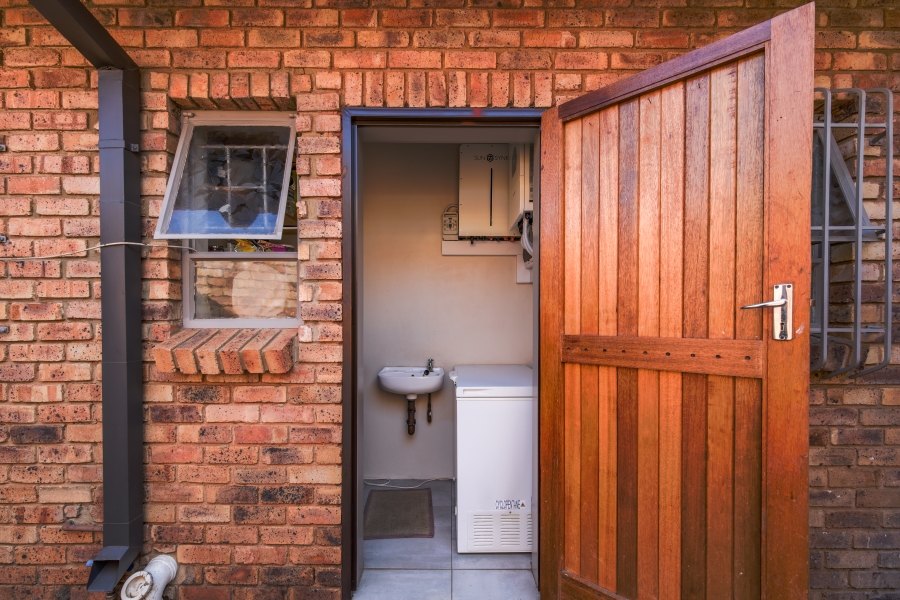 4 Bedroom Property for Sale in Faerie Glen Gauteng