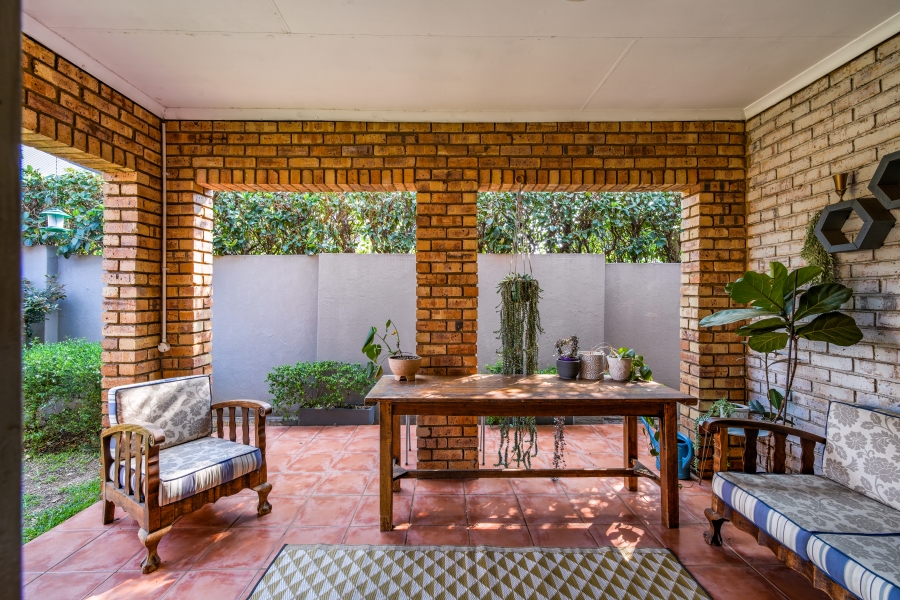 4 Bedroom Property for Sale in Faerie Glen Gauteng
