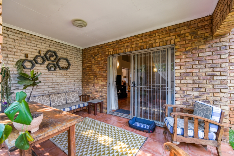 4 Bedroom Property for Sale in Faerie Glen Gauteng