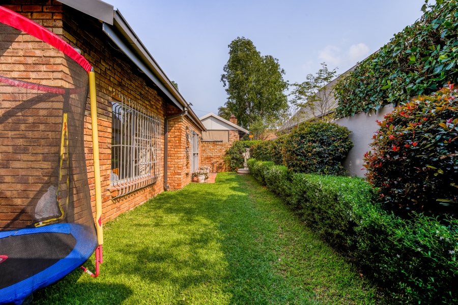 4 Bedroom Property for Sale in Faerie Glen Gauteng