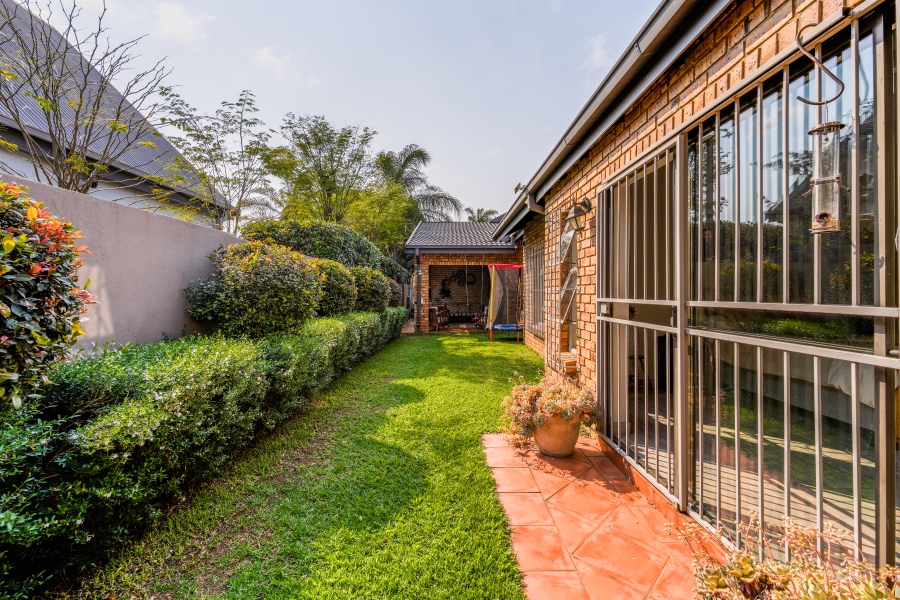 4 Bedroom Property for Sale in Faerie Glen Gauteng